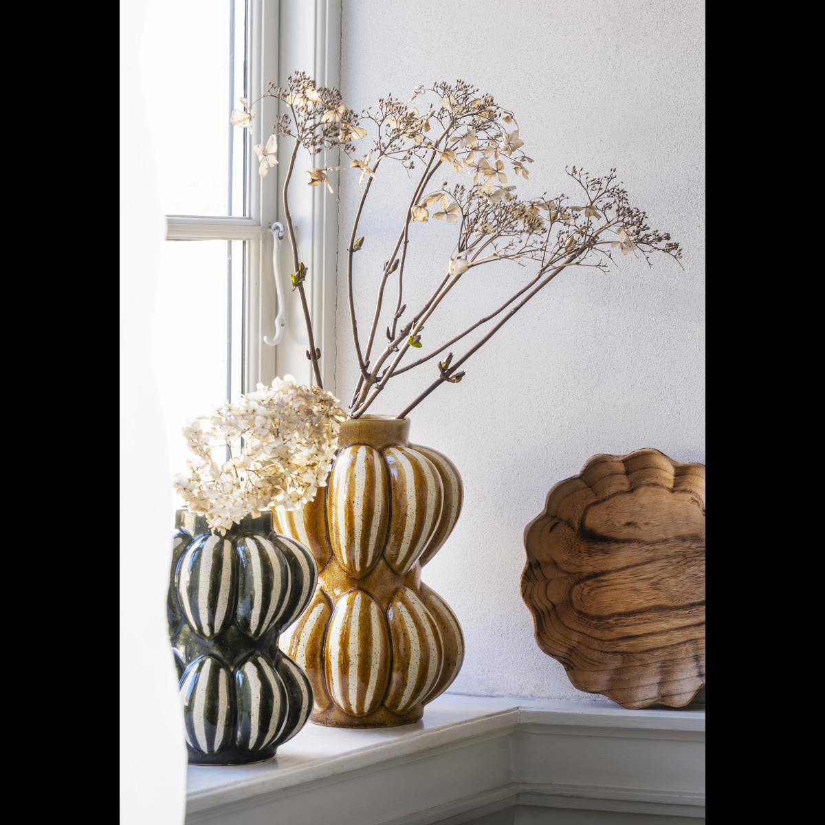 Round wooden tray