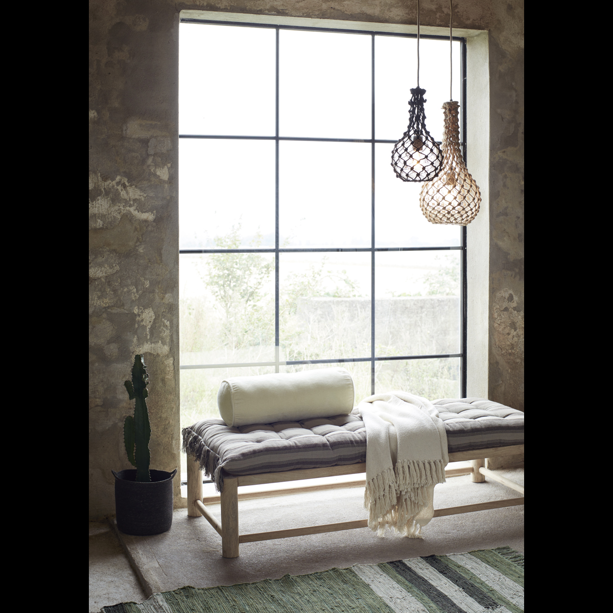 Glass ceiling lamp w/ jute net 