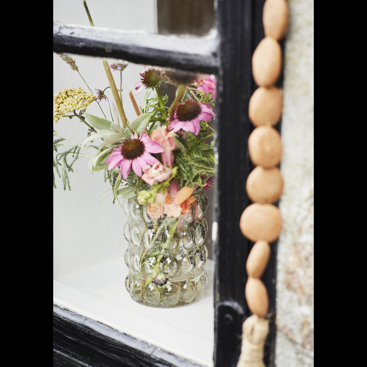 Glass vase w/ bubbles