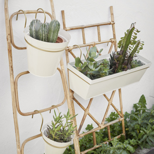 Hanging iron planter