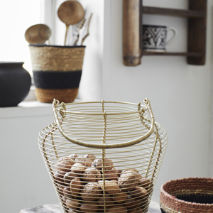 Up-cycled brick mould shelf