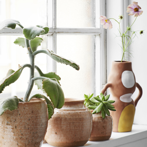 Stoneware flower pot