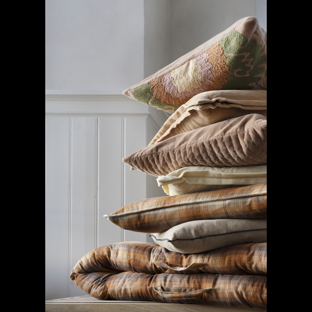 Quilted velvet cushion cover