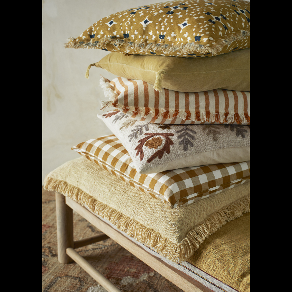 Printed cushion cover w/ fringes