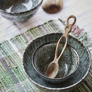 Stoneware bowl w/ lid