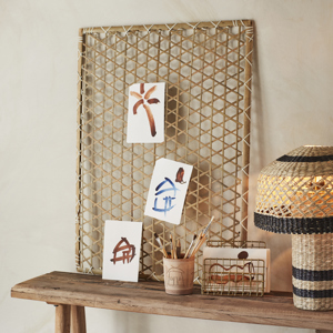 Iron wire letter organiser