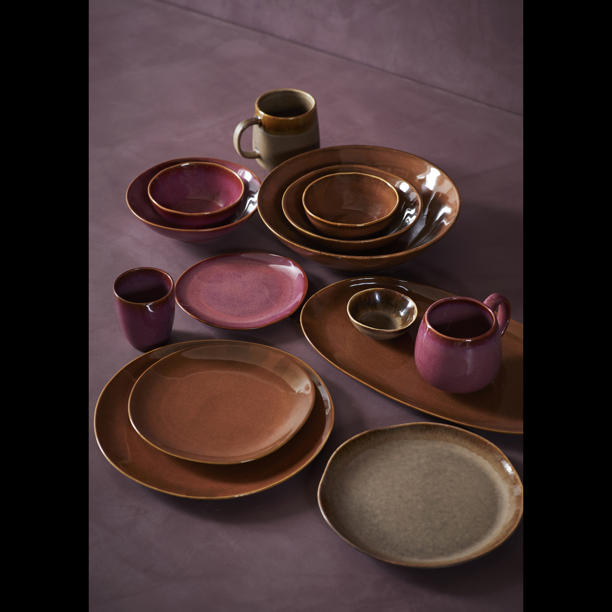 Stoneware cake plate