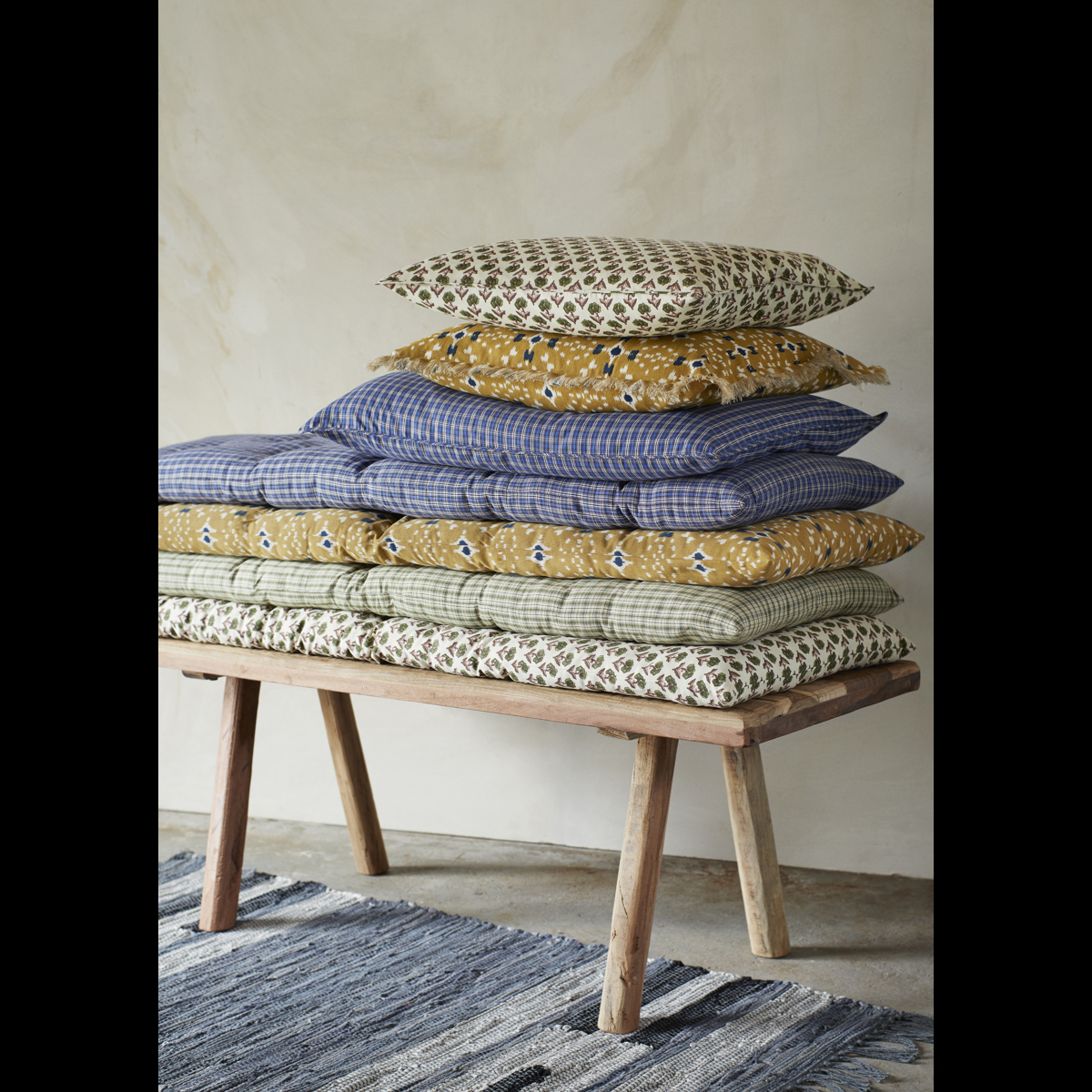 Printed cushion cover w/ fringes