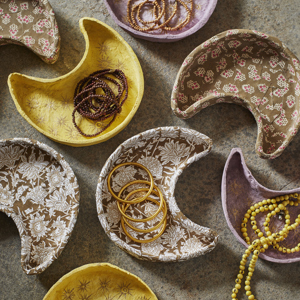 Paper pulp moon tray