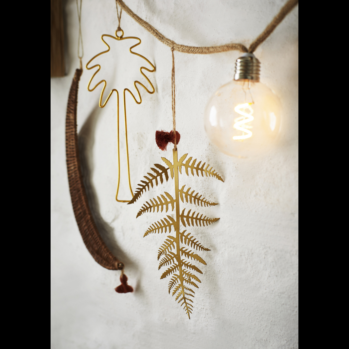 Hanging iron leaf