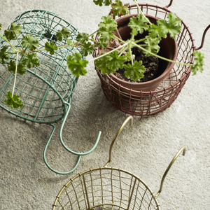 Hanging iron pot holder