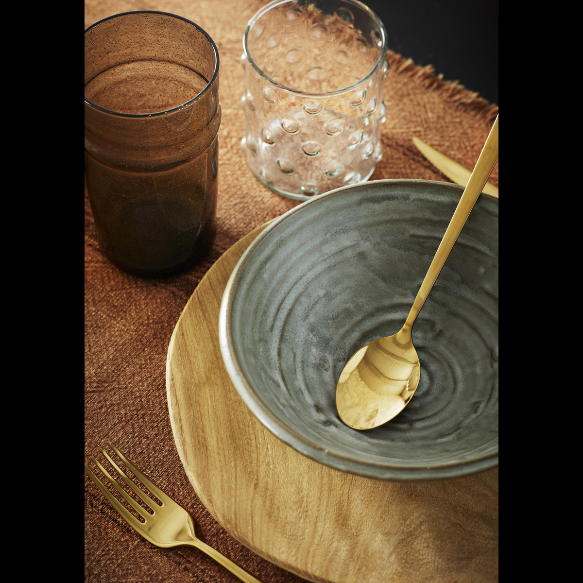 Round wooden plates