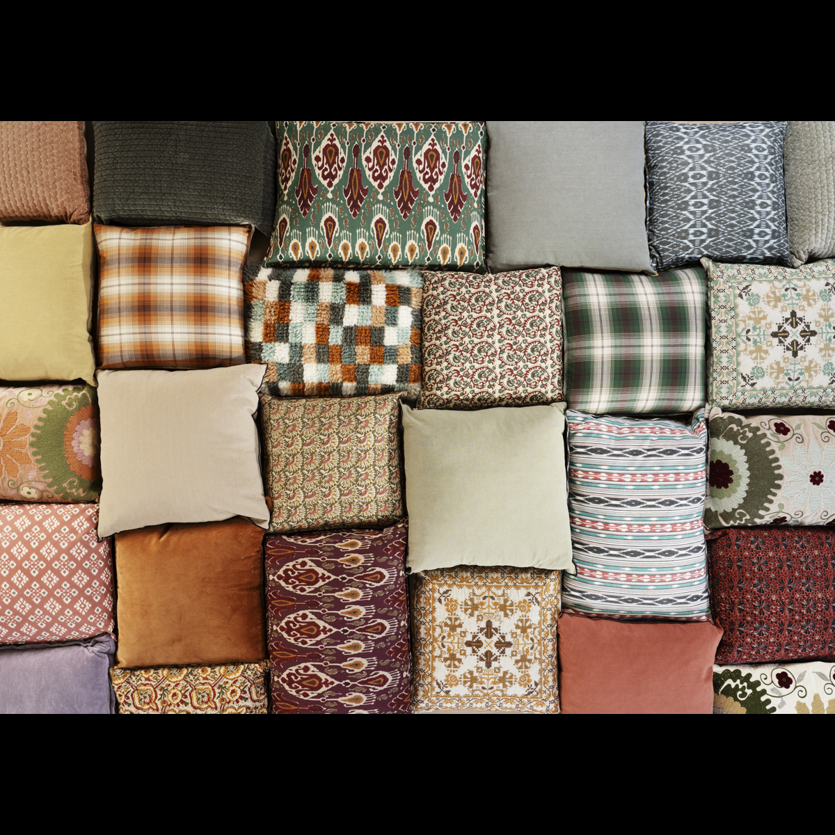 Embroidered cushion cover