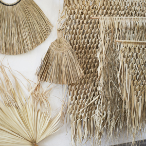 Palm leaf wall deco