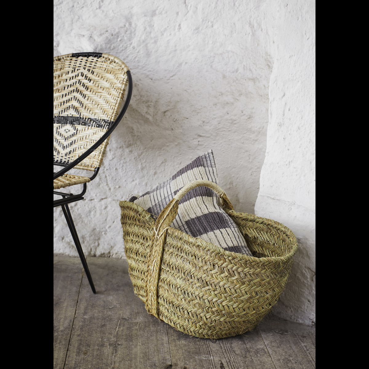 Iron lounge chair w/ rattan