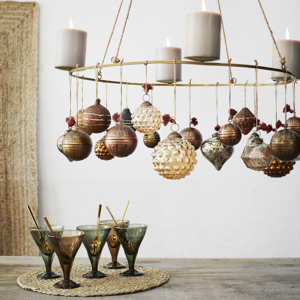 Hanging aluminium ball