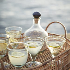 Cocktail glass w/ cutting